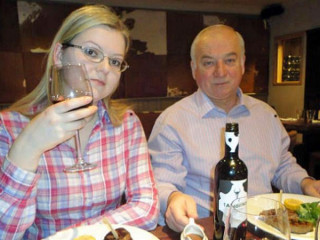 އިނގިރޭސިވިލާތުގައި ނަރވް އޭޖެންޓްގެ ހަމަލާ ދިން ކަމަށް ބުނާ ރަޝިއާގެ ކުރީގެ އިންޓެލިޖެންސް އޮފިސަރ ސަރްގޭ ސްކްރިޕަލް އަދި އޭނާގެ ދަރިފުޅު