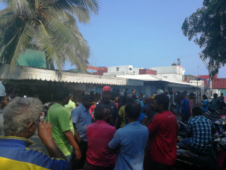 އެމްޕީއެލްގައި ސަރައްދުގައި މަސައްކަތްކުރާ މަޖޫރީން އިހްތިޖާޖުގައި: އެމީހުން މިހާރު ވަނީ އަލުން މަސައްކަތް ފަށާފައި