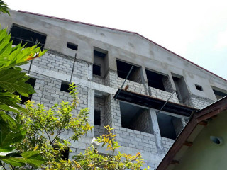 މަޑިފުށީގައި ހަދަމުންދާ އިމާރާތެއްގެ ތިން ވަނަ ބުރިން ދިވެއްސަކު ވެއްޓި ފައި ބިނދިއްޖެ