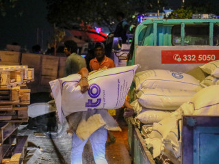 މީހަކު ކާޑު އުފުލަނީ: މިހާރު މުދާ އުފުލުމަށް ވަނީ ބޮޑު ބަދަލެއް ގެނެސްފައި