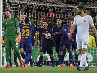 ރޯމާގެ ޑި ރޮސީ އަތުން ބައިކޮޅަށް ވަން ލަނޑާއެކު ލީޑު ނެގުމަށް ފަހު ބާސެލޯނާގެ ކުޅުންތެރިން އުފާ ފާޅު ކުރަނީ