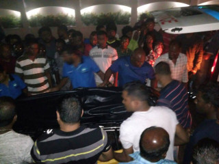 މަރުވި ފުލުސް މީހާގެ ހަށިގަނޑު މާލެ ބާލައި، އެމްބިއުލެންސްއަށް އަރުވަނީ