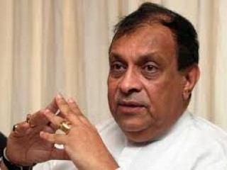 ބާރު ހޯދުމަށް ފެން ބޮވައިގެންފައި ތިބި ސިޔާސީ ފަރާތްތަކުން އަދިވެސް ފައިސާއަށްޓަކައި ގައުމަށް ގައްދާރުވޭ: ލަންކާގެ މަޖިލިސް ރައީސް