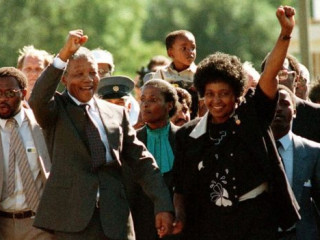 ވިނީ މަންޑޭލާ ފަސްދާނުލައިފި