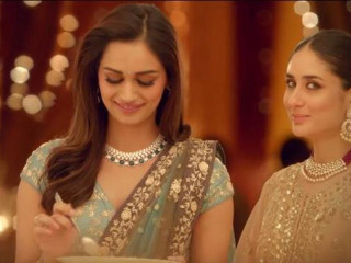 މިސްވޯލްޑްގެ އެންމެ ފުރަތަމަ ފެނިލުން އިސްތިހާރަކުން ކަރީނާ އާއެކީ