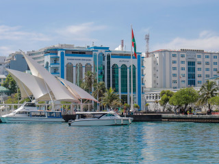 ފުލުހުންގެ މައި މަރުކަޒު - ފުލުހުންތަކެއް ސަސްޕެންޑްކުރުމުން ބައެއް ފުލުހުން އަންނަނީ ސޯޝަލް މީޑިއާގެ އިހްތިޖާޖެއް ކުރަމުން