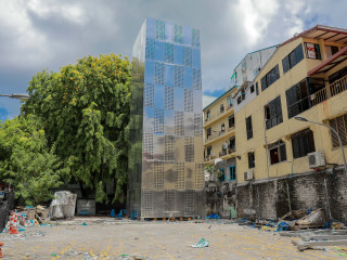 މާލޭގައި އިމާރާތްކުރާ ޕާކިންގ ބިލްޑިންގެ ފުރަތަމަ އިމާރާތް އެޅުމަށް ނިންމާފައިވަނީ ހީނާމާގެ ޕާކިންގައި