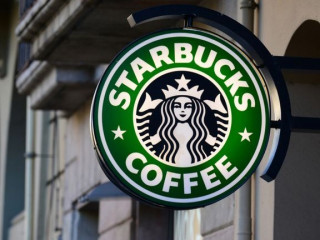 ސްޓާރބަކްސް ކޮފީގެ 8000 ކެފޭ އެއް ދުވަހަށް ބަންދުކުރަނީ!