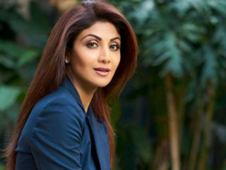 Shilpa Shetty vacations in Maldives with husband and son
