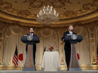 ރައީސް ޓްރަމްޕް އާއި ޖަޕާނުގެ ބޮޑުވަޒީރު އަބޭ