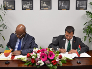 Ali Naseer Mohamed (R) and Raymond Serge Balé- Maldives and Congo\'s Permanent Representatives to the United Nations