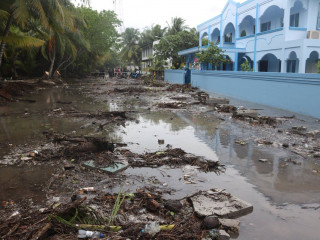 ތޫފާނެއްގެ ސަބަބުން ދެކުނަށް އުދަ އަރާފާނެތީ ސަމާލުވާން އެދެފި