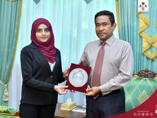 މިދިޔަ އަހަރު ހޮވުނު ބެސްޓް އޯލްރައުންޑް ސްޓޫޑަންޓަކަށް ހަނދާނީ ފިލާ ހަވާލުކުރެއްވުމުގެ ތެރެއިން