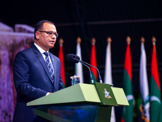 ޑިފެންސް މިނިސްޓަރު އާދަމް ޝަރީފު އުމަރު