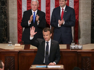 އެކުވެރިކަމުގެ ދުވަހަކަށްފަހު މެކްރޮން ޓްރަމްޕަށް ވަރުގަދަ ބަހުގެ ޙަމަލާތަކެއް ދެއްވައިފި