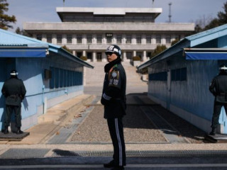 ކިމް އާއި މޫންގެ ބައްދަލުވުން ސަރަހައްދީ ރޮނގުގައި