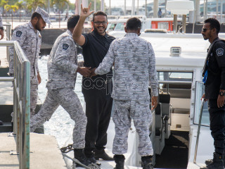 ސިވިލް ކޯޓުގެ ޝަރީއަތަށް ފަހު ކަރެކްޝަނުން އޭނާ ޖަލަށް ގެންދަނީ