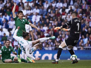 ބޭލް ލަނޑު ޖަހަނީ