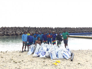 ޓްރެކްގެ މޫދު އޮތީ ކުނިން ތަޣައްޔަރުވެފައި