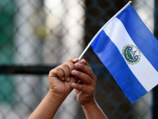 ހޮންޑޫރަސް ރައްޔިތުންނަށް ދީފައިވާ ވަގުތީ ހިމާޔަތް އަތުލުމަށް އެމެރިކާއިން ނިންމައިފި