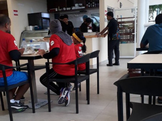 މާލޭގެ ހުޅަނގު ދެކުނު ހާބަރު ސަރަހައްދުގައި ފުޑް ކޯޓުގައި ހިދުމަތް ދެނީ