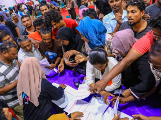 ފްލެޓަށް އެދި ހުށަހެޅުމަށް ގިނަ ބަޔަކު ކިއޫގައި