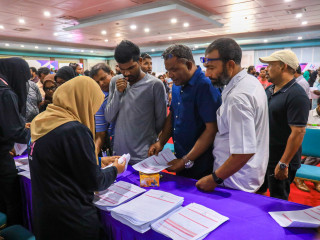 ފްލެޓަށް އެދި ފޯމުތައް ނެގުމަށް މައުލޫމާތު ސާފުކުރަނީ