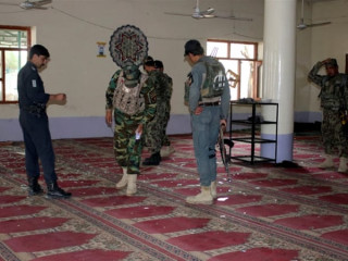 އަފްޣާނިސްތާނުގެ މިސްކިތެއްގައި އެއްޗެއް ގޮއްވާލާ، 14 މީހުން މަރާލައިފި