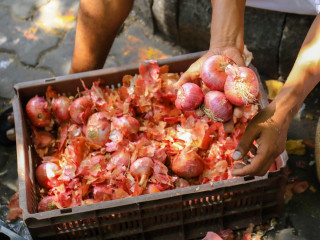 ފިޔާ އަދި ބިސް ލިބުން ދަތިވެ، އަގު އުފުލިދާނެ ކަމުގެ ބިރު ހީވެއްޖެ!