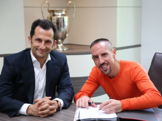 ބަޔާންގެ އާ ކޮންޓްރެކްޓްގައި ރިބެރީ ސޮއިކުރަނީ