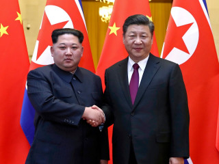 އުތުރު ކޮރެއާ އާއި ޗައިނާގެ ވެރިން މާޗް މަހު ބޭއްވި ބައްދަލުވުމުގެ ތެރެއިން