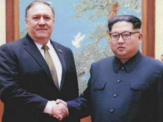 މީގެ ކުރިން އުތުރު ކޮރެއާ އަށް މައިކް ޕޮމްޕެއޯ (ވ) ކުރެއްވި ދަތުރުފުޅެއްގައި އުތުރު ކޮރެއާގެ ލީޑަރު ކިމް ޖޮން އުން އާ ބައްދަލު ކުރައްވަނީ