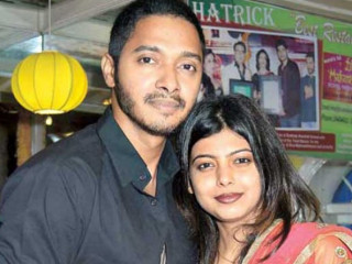 ޝްރެޔާސް ތަލްޕާޑޭ އާއި އޭނާގެ އަންހެނުން ދީޕްތީ