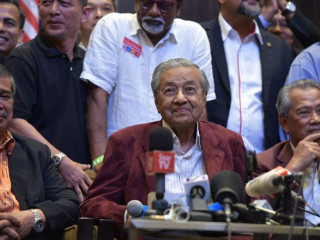 މެލޭޝިއާގެ އާއްމު އިންތިޚާބު: ބަރިސަން ނޭޝަނަލްގެ ވެރިކަން 61 އަހަރަށްފަހު ނިމުމަކަށް!