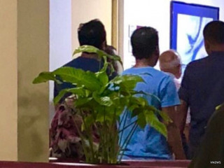 ރައީސް މައުމޫން ޑޮކްޓަރަށް ދެއްކުމަށްޓަކައި ހުކުރު ދުވަހު އޭޑީކޭ ހޮސްޕިޓަލަށް ގެނައި