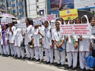 އިންޑިއާގައި އަންހެން ކުއްޖަކު ރޭޕް ކުރުމަށްފަހު އަންދާލައިފި