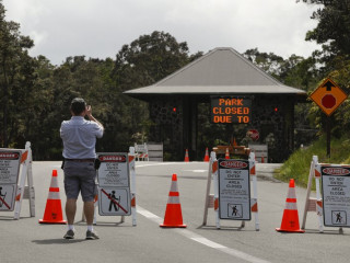ހަވައިގެ އަލިފާން ފަރުބަދައަކުން ލާވާ ވައިގެ ތެރެއަށް ފޮނުވާލައިފި