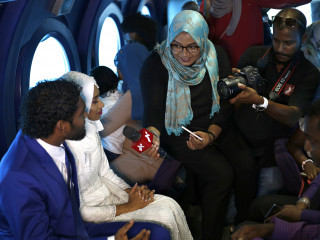 ރާއްޛޭގެ ކަނޑުގެ އަޑިގައި ބޭއްވުނު ކައިވެއްޏެއް. ކައިވެނި ރޫޅުމުން ދުރުވުމުގެ ވިސްނުމުގައި އިރުވަރު ބަލައި އުޅުނު.