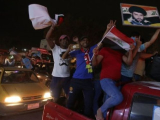 ރައްޔިތުން މަގުމައްޗަށް ނިކުމެ އުފާ ފާޅު ކުރަނީ