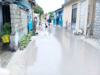 އޭދަފުށީގެ މަގެއްގައި ފެންބޮޑުވެފައި