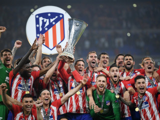 އެޓްލެޓިކޯ މެޑްރިޑްގެ ކުޅުންތެރިން ތަށި އުފުލާލަނީ