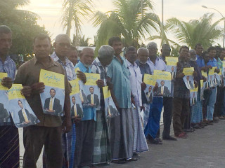 ތުޅާދޫ ރައްޔިތުން ރައީސް ނަޝީދުގެ ކެންޕޭން ޓީމަށް މަރުހަބާ ކިޔަނީ...