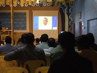 Former President Mohamed Nasheed speaking with Thulhaadhoo citizens online