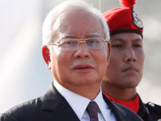 ގެތައް ރެއިޑްކުރަމުންދާތީ ނަޖީބު ރައްޒާޤް ހިތްޕުޅު ހިތްޕުޅުހަމަޖެހިވަޑައެއްނުގެން!