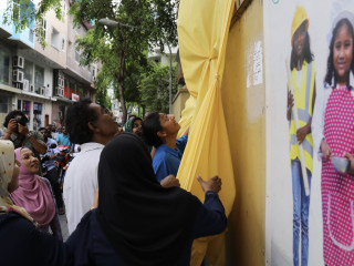 އީވާ ރައީސް ނަޝީދުގެ ކެމްޕެއިން ޕޯސްޓަރުގެ ފޮތިިގަނޑު ކަހާލަނީ: ޕްރައިމަރީގައި ވީހާވެސް ގިނަ ބަޔަކު ވޯޓުދޭން އޭނާ ގޮވާލެއްވި