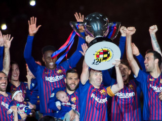 އިނިއެސްޓާ ލަލީގާގެ ތަށި އުފުލާލަނީ