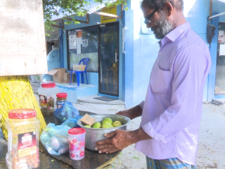 ބ. ހިތާދޫގައި ވިޔަފާރި ކުރަނީ ވަރަށް ތަފާތުކޮށް، ސޭޓަކާ ނުލާ!