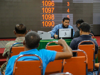 ދަރަނީން ޒަކާތްދިނުން: