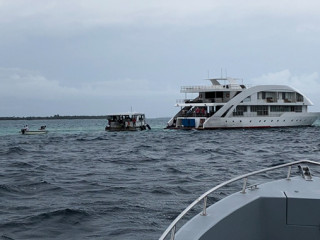 Safari boat with 17 tourists runs aground coral reef