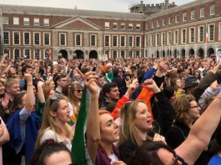 އެބޯޝަން މަނާކުރާ ގާނޫނު ބާތިލުކުރުމަށް އަޔަލެންޑްގެ ރައްޔިތުން އާނއެކޭ ބުނެފި